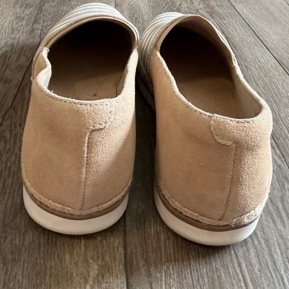 Clarks Collection Womens 10 Tan White Striped Canvas Suede Slip On Loafers